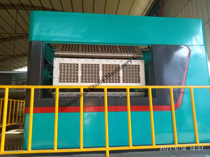 What are the characteristics of a high-quality egg tray machine?