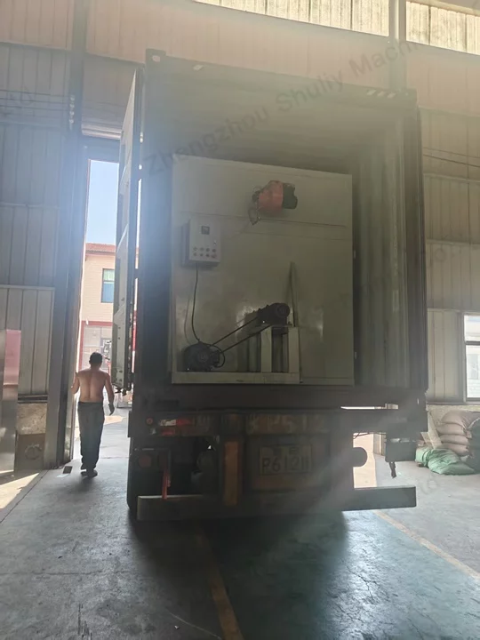 Un client chypriote investit dans une machine de formation de plateaux à œufs 4*8 pour développer son activité d'emballage d'œufs 10 Machine chargée avec succès