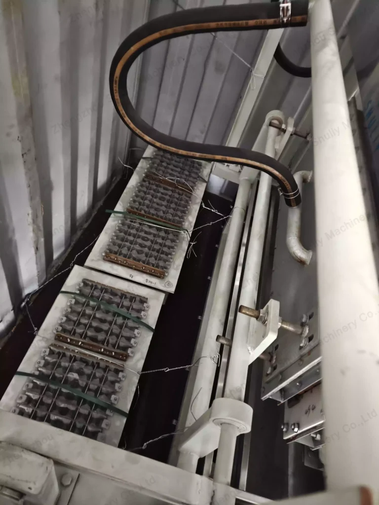 تحويل النفايات إلى ثروة في قطر: قصة نجاح مع آلة صنع صواني البيض الأوتوماتيكية الخاصة بنا 4 شحن آلة علب البيض