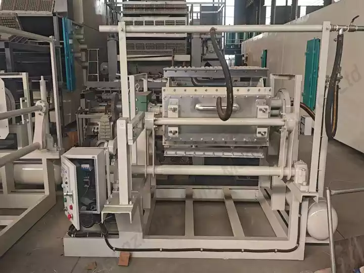 Automatic shoe insole forming machine