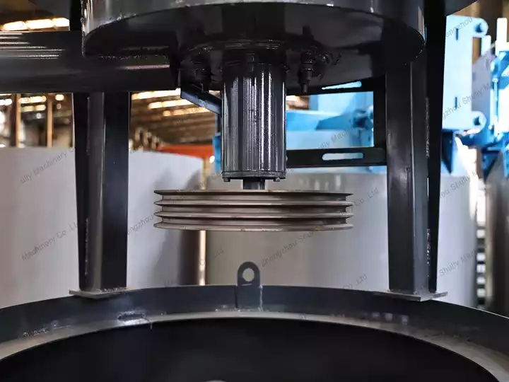 Hydraulic pulp beater