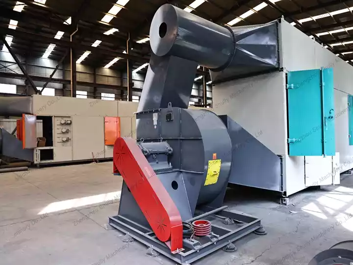 Mesh belt dryer for wet fruit pulp tray dehydration