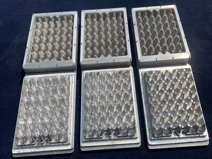 Split type egg tray mould